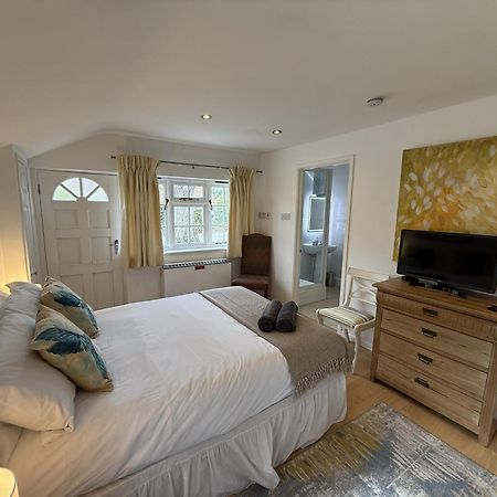 Private Entry Guesthouse Hideaway Hordle Екстер'єр фото