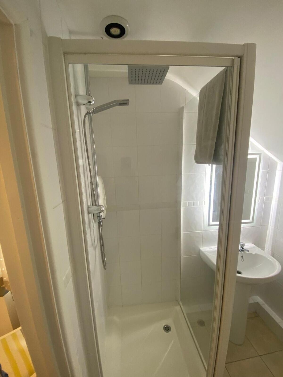 Private Entry Guesthouse Hideaway Hordle Екстер'єр фото