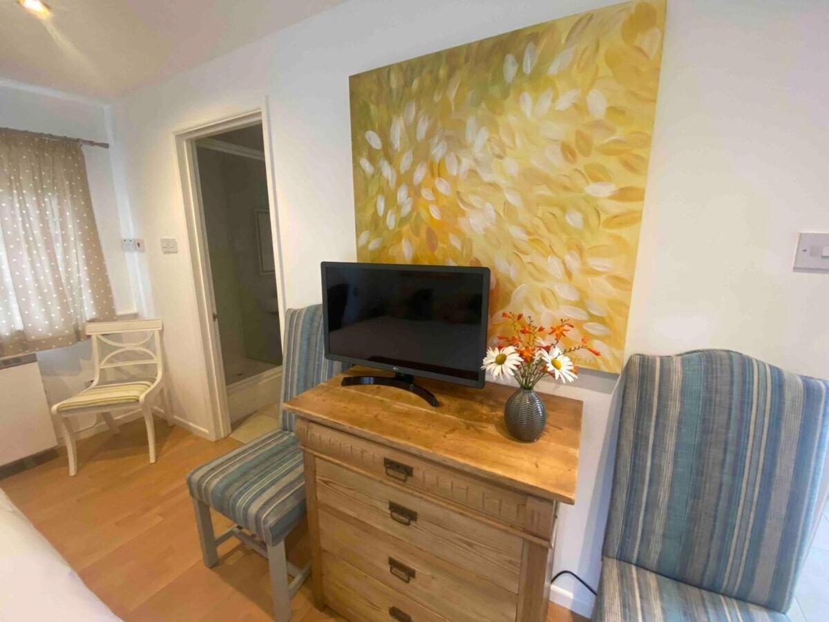 Private Entry Guesthouse Hideaway Hordle Екстер'єр фото